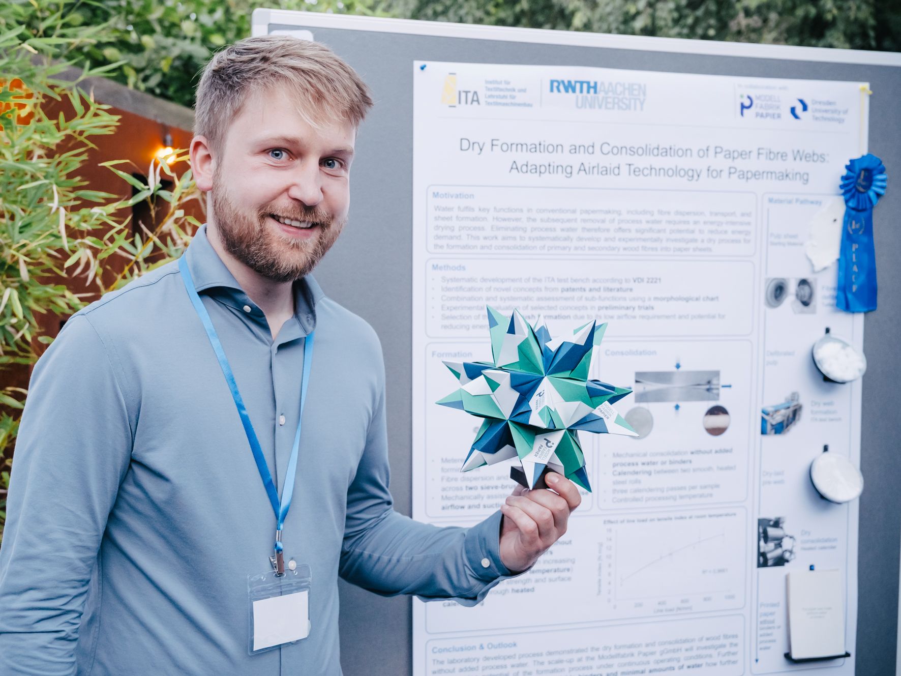 Bendix Brüggejürgen vom ITA hat den ersten Platz bei der FOMOP Poster Session gewonnen.