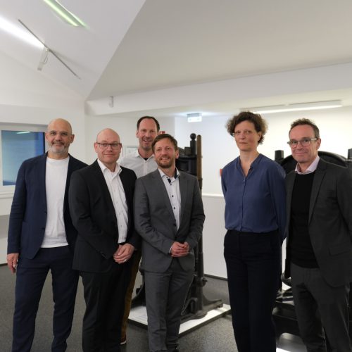 Gruppenbild mit Stephan Kauer, Niels-Christian Schaffert, Peter Bekaert, Winfried Kranz-Pitre, Anja Dorn, Stephan Kauert beim Museumsdialog zur Modellfabrik Papier