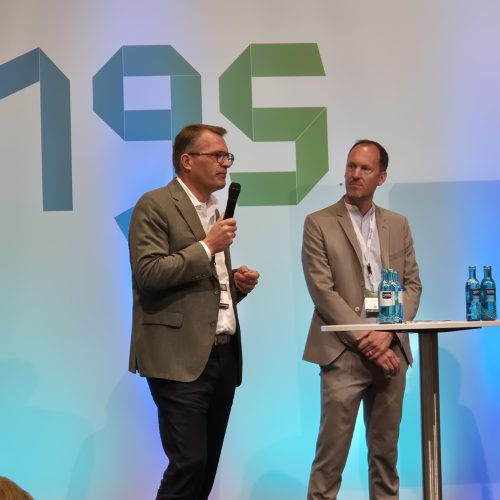 Harm Bergmann-Kramer (Wepa) und Peter Bekaert im Gespräch