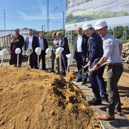 Gesellschafter, Beiratsvertreter und Forschungsgruppenleiter beim Spatenstich.